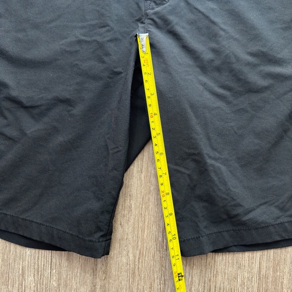 Travis Mathew Golf Black 36 Inch Shorts 11” Inseam Flat Front Nylon Polyester - Picture 3 of 6